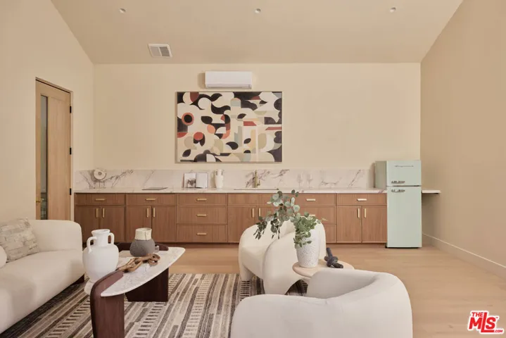 14000 Otsego Street, Sherman Oaks, California 91423