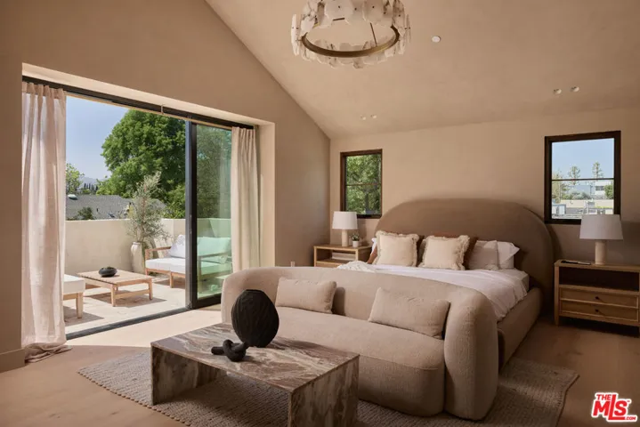 14000 Otsego Street, Sherman Oaks, California 91423