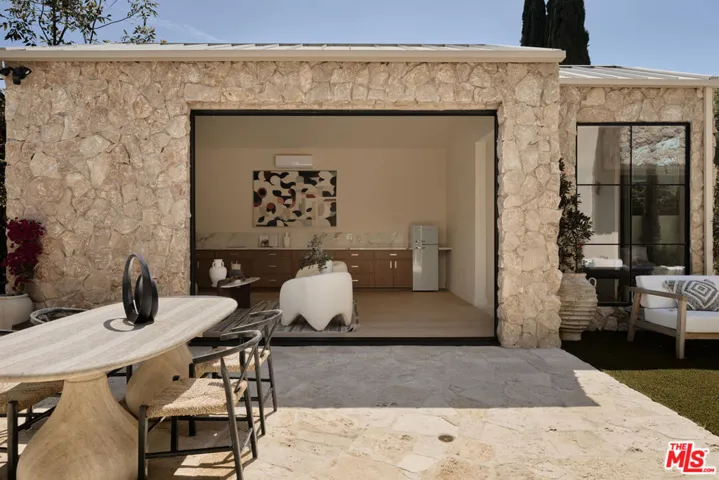 14000 Otsego Street, Sherman Oaks, California 91423
