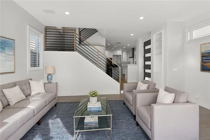 517 Fernleaf, Corona Del Mar, California 92625