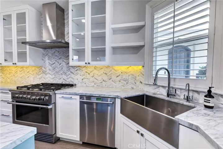 517 Fernleaf, Corona Del Mar, California 92625