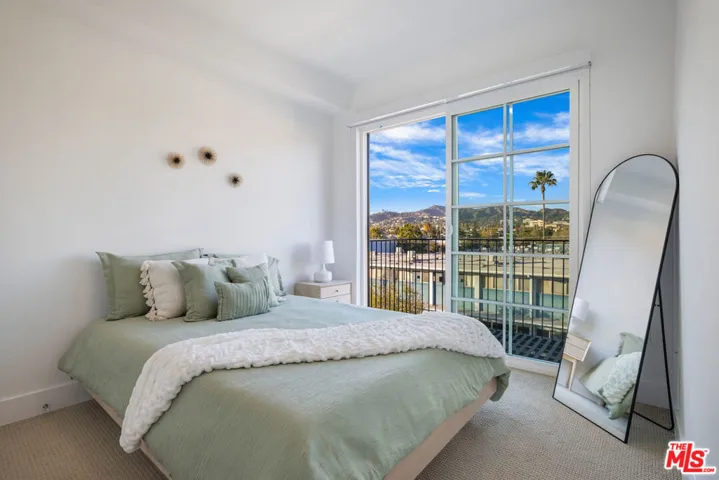 1221 Myra Avenue 423, Los Angeles, California 90029