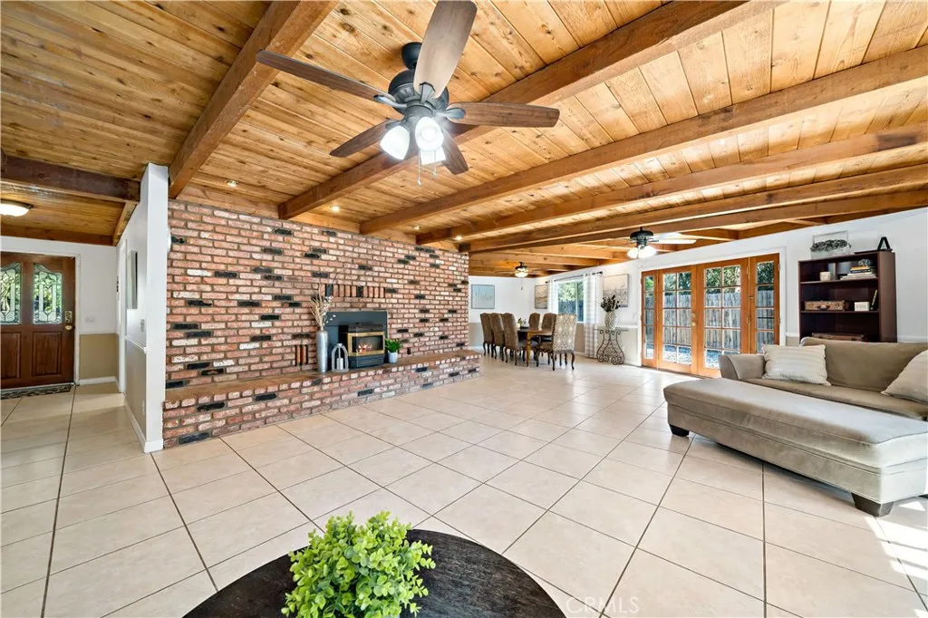 Family Room/Dining Combo Family Room/Dining Combo
