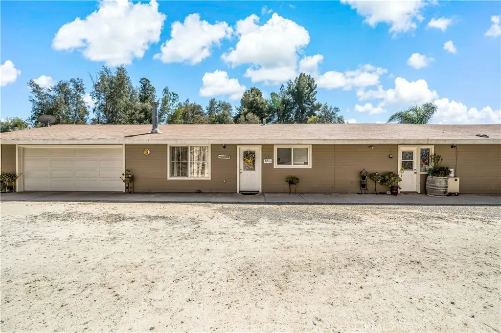 ADU (4 Bed Unit) w/ Garage ADU (4 Bed Unit) w/ Garage