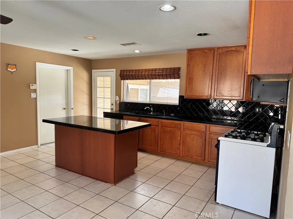 ADU - 4 Bed Unit - Kitchen ADU - 4 Bed Unit - Kitchen