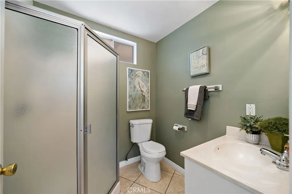Main House: Bathroom 1 Main House: Bathroom 1
