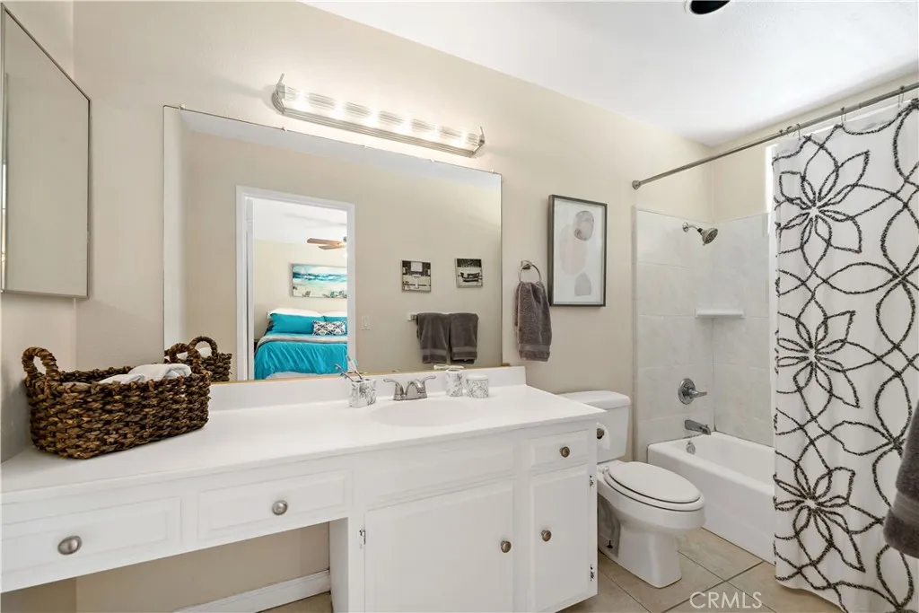 Main House: Primary Bathroom (Bathroom 3) Main House: Primary Bathroom (Bathroom 3)