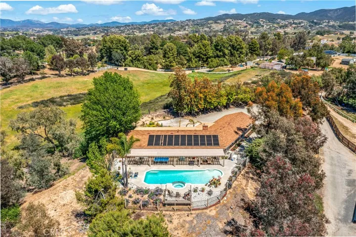 39980 Via Fernando, Temecula, California 92592