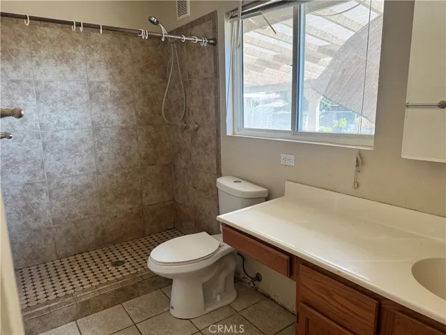 ADU - 4 Bed Unit - Bathroom #2