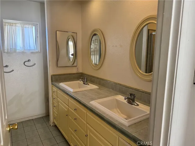 ADU - 2 Bed Unit - Bathroom