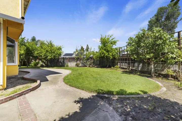 800 Treasure Lane, Manteca, California 95337