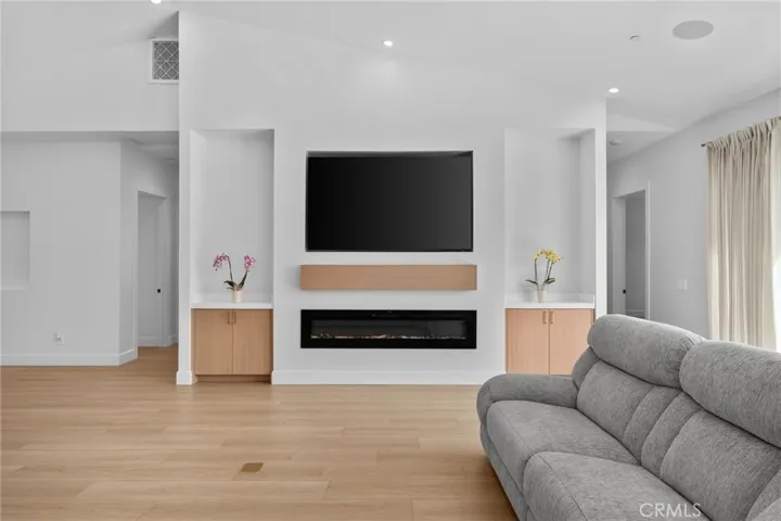 TV & Fireplace View