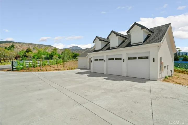 3-Car Garage View