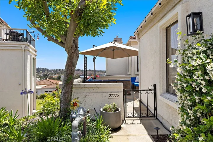 A great approach to the property with a lake view from the front deck!

