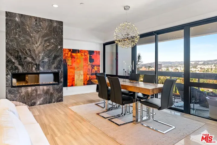 Beautiful Dining w Views