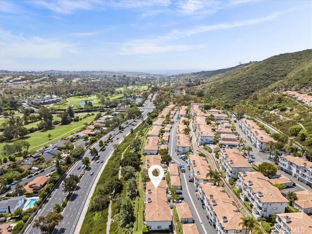 Minutes to beaches, trails, shops & dining