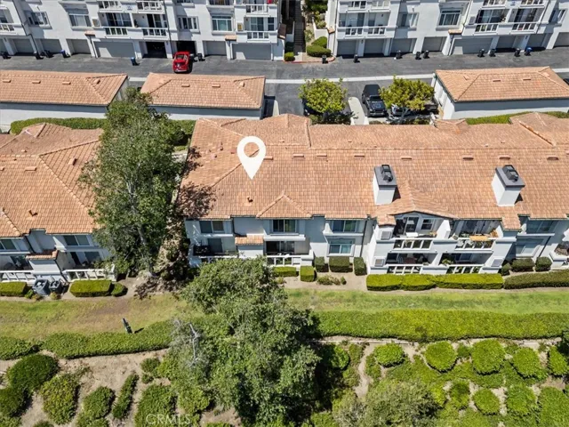 Rare end-position townhome