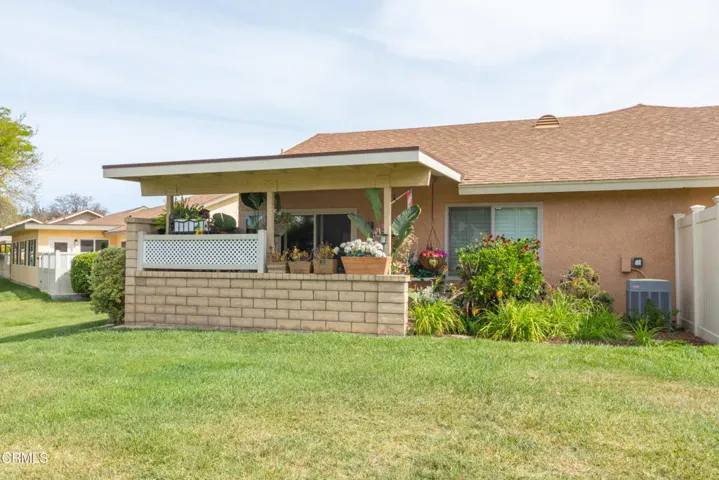 8 40027 Village 40 (Camarillo CA)