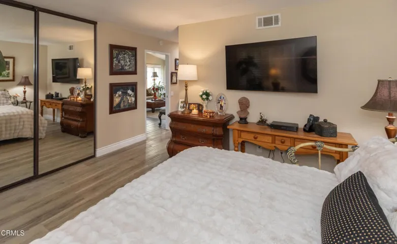 18 40027 Village 40 (Camarillo CA)