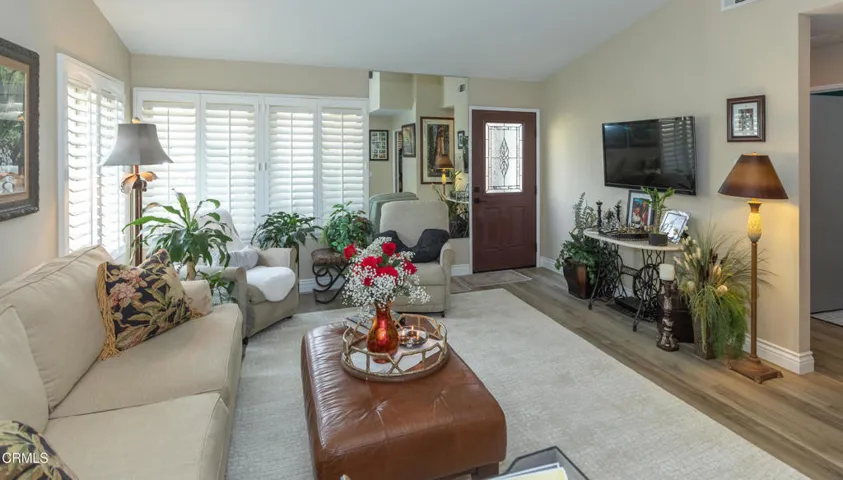 11 40027 Village 40 (Camarillo CA)