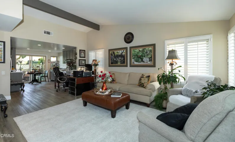 9 40027 Village 40 (Camarillo CA)