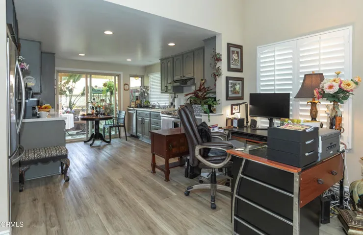 12 40027 Village 40 (Camarillo CA)