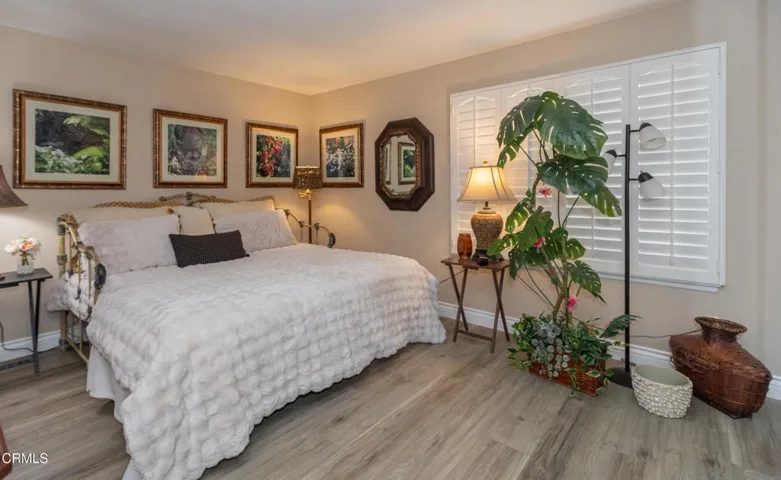 17 40027 Village 40 (Camarillo CA)