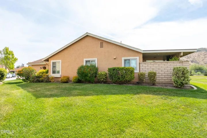 5 40027 Village 40 (Camarillo CA)