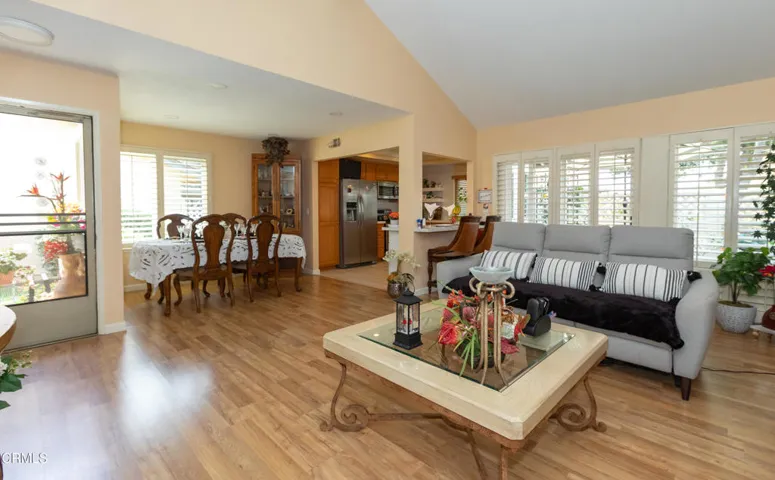 8 40033 Village 40 (Camarillo CA)