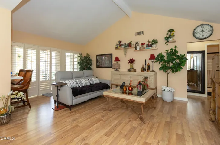 5 40033 Village 40 (Camarillo CA)