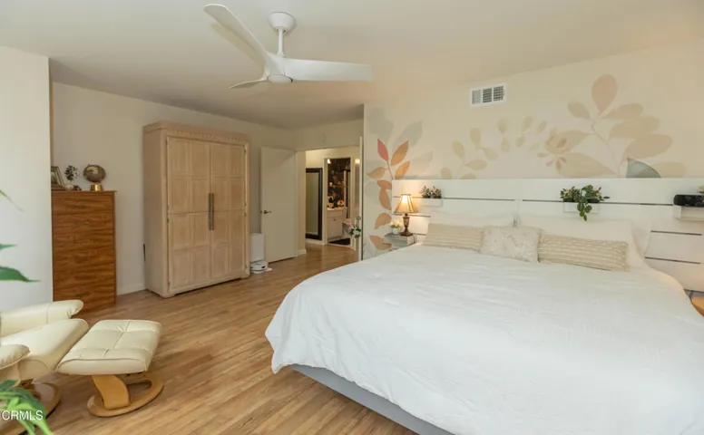 16 40033 Village 40 (Camarillo CA)