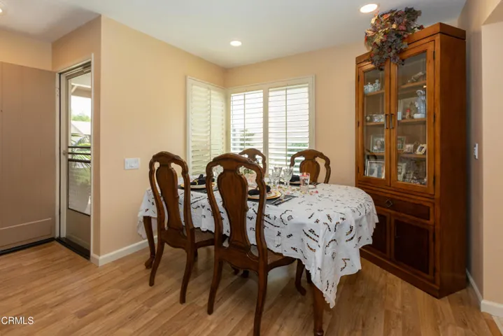 9 40033 Village 40 (Camarillo CA)