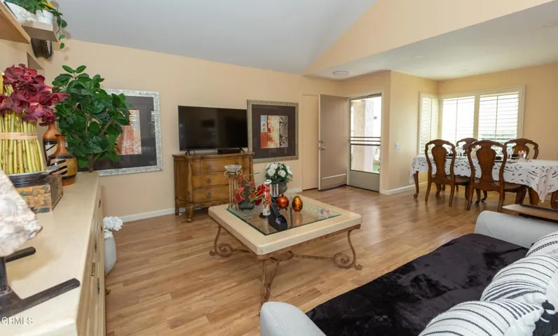 7 40033 Village 40 (Camarillo CA)