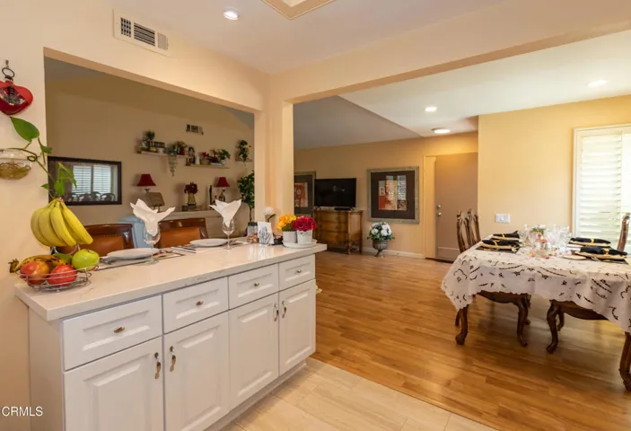 12 40033 Village 40 (Camarillo CA)