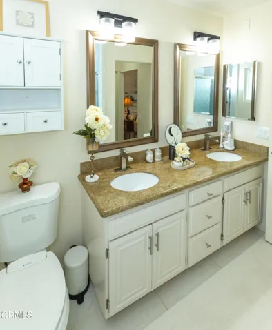 17 40033 Village 40 (Camarillo CA)