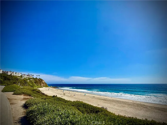 1 1/2 miles to world famous Salt Creek surf beach.
