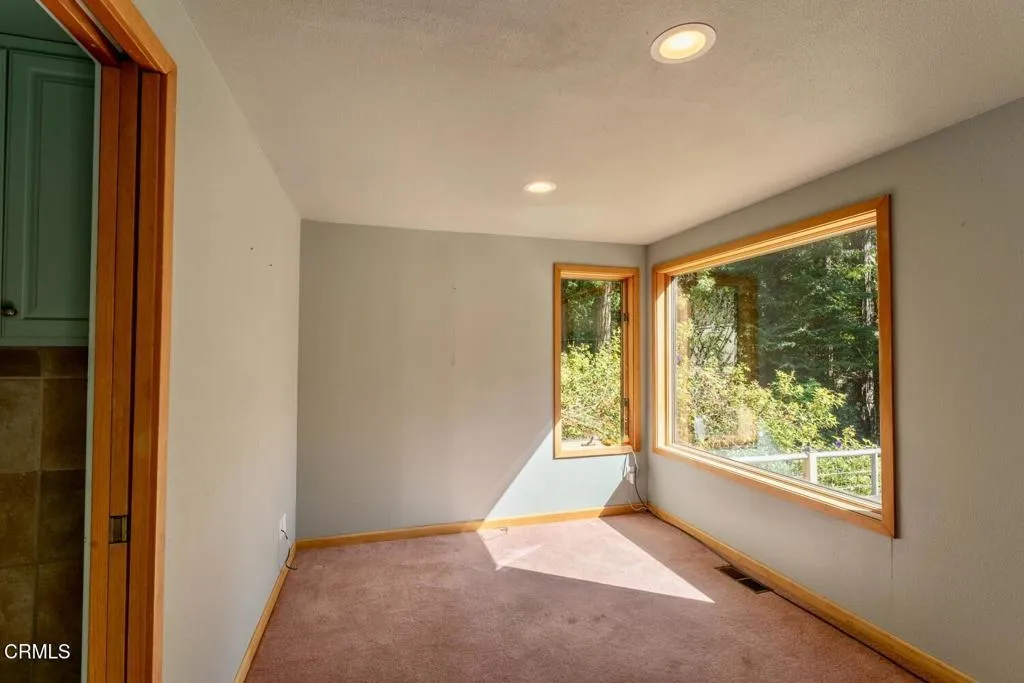 Bedroom/ Office
