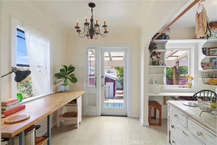  Breakfast nook and laundry room off to the right!