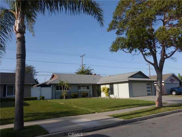 8881 Albatross Dr, Huntington Beach, California 92646