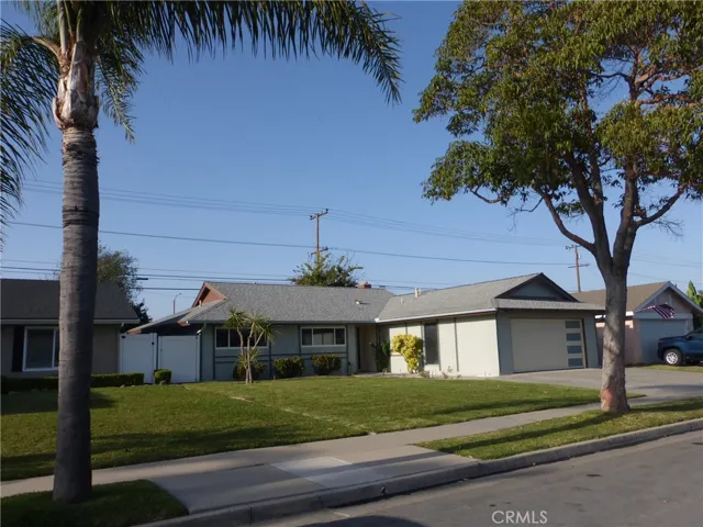 8881 Albatross Dr, Huntington Beach, California 92646