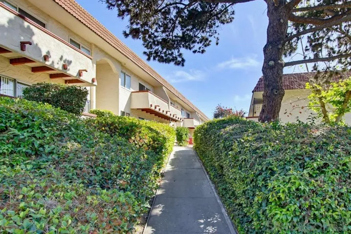 8661 Lake Murray 18, San Diego, California 92119