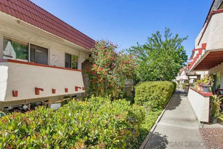 8661 Lake Murray 18, San Diego, California 92119
