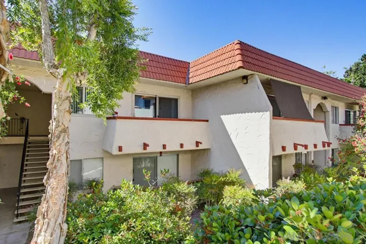 8661 Lake Murray 18, San Diego, California 92119