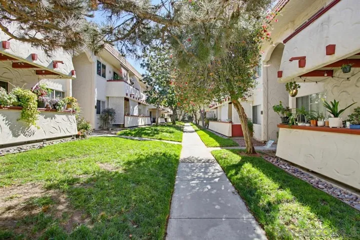 8661 Lake Murray 18, San Diego, California 92119