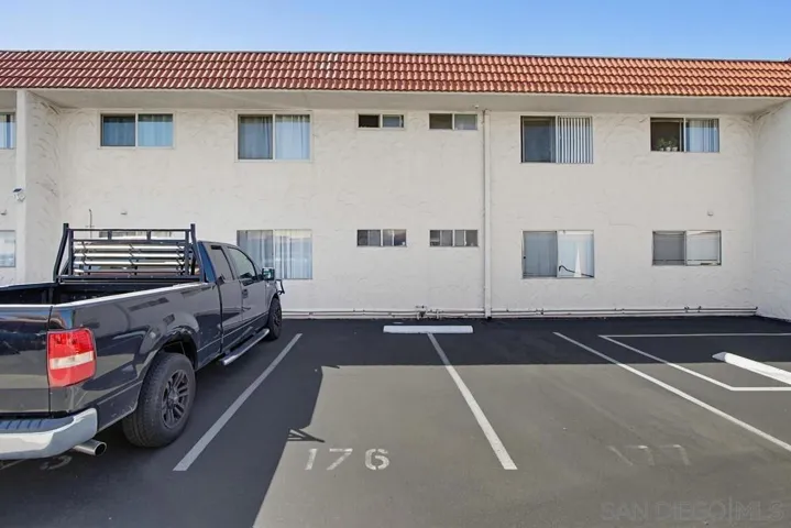 Parking Lot/Garage
