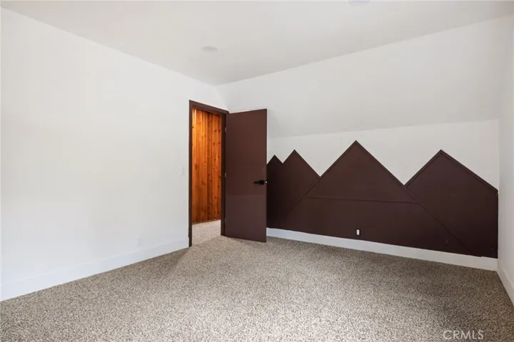 Mountain accent to add charm