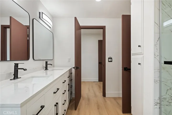 Dual sinks and mirrors, quartz counters