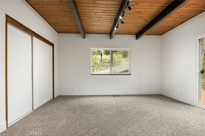No stairs to this primary bedroom