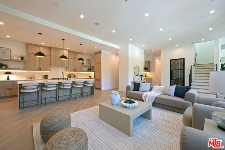 3072 Hollyridge Drive, Los Angeles, California 90068