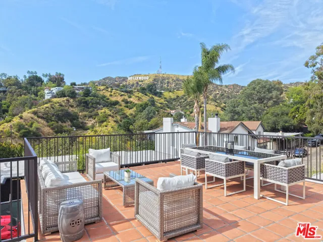 3072 Hollyridge Drive, Los Angeles, California 90068